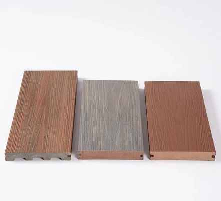 Le Decking étanche à l'humidité de 140 x de 25mm WPC embarque les feuilles composées anti en bois en plastique UV